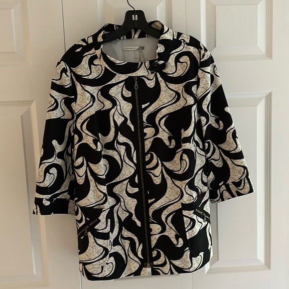 Woman’s beautiful jacket fully lined. - Picture 1 of 9